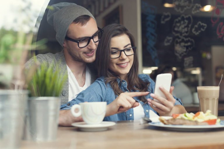 10 Apps for Keeping Couples Connected