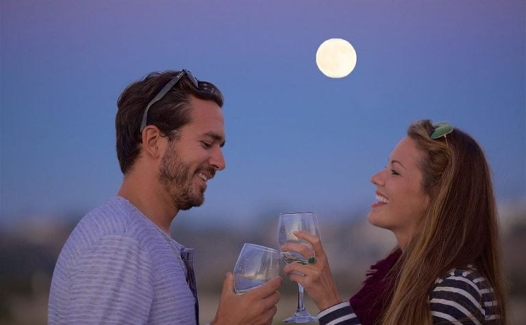 10 Moongazing Ideas for a Full Moon Date Night         